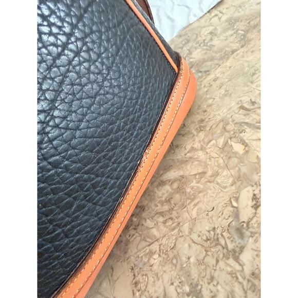 Vtg Dooney And Bourke black Leather black sling shoulder bag crossbody main image 14